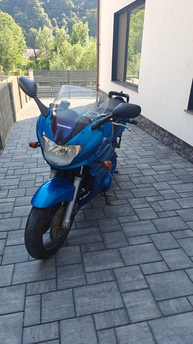 Vând Kawasaki ZR 75