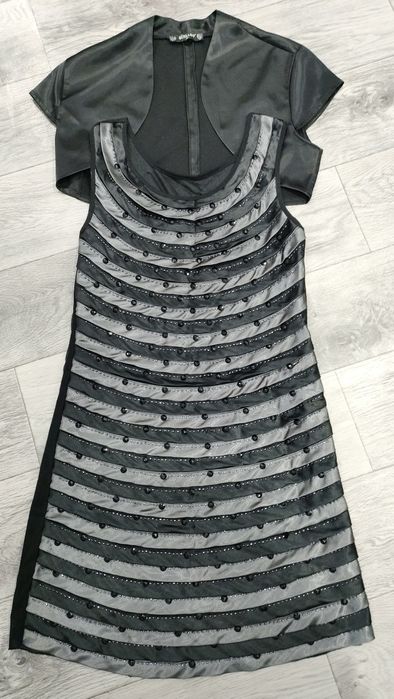 Продам чёрное платье.