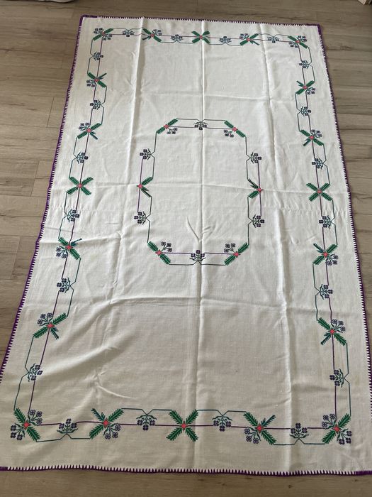 Față de masă tradițională cusută manual pe etamină – 135 × 222 cm + ștergar cadou