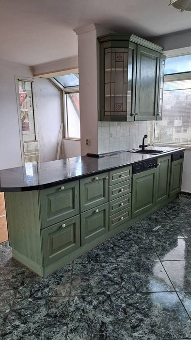 Продавам кухня  за 1000евро,  без хладилника от снимката!