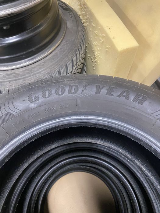 Гуми good year 215//60/16