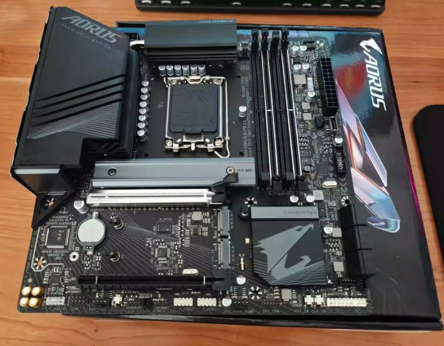Intel i9-13900KF + Gigabyte Z790 Aorus Elite AX