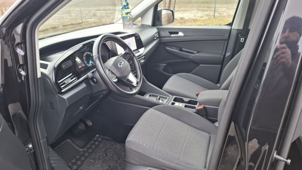 Vând  schimb FORD TOURNEO CONECT  2000 tdi automat  din 2023 varianta