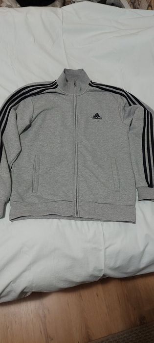 Продавам екип на adidas