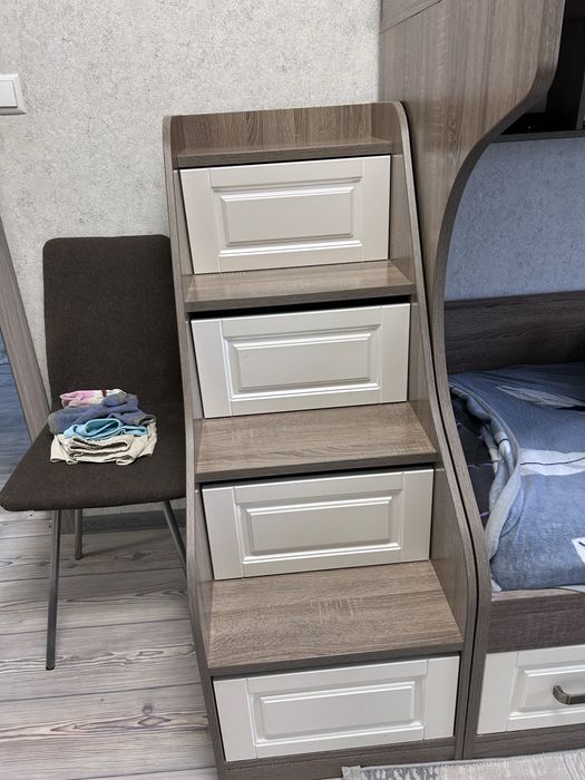 Продам двухъярусную кровать