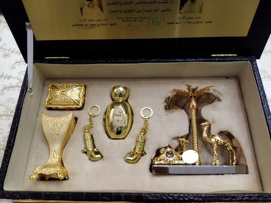 Noyob arabcha sovgʻa toplami - faxriy estalik