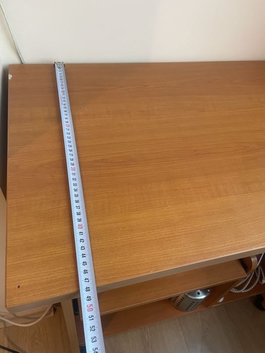 Компактно бюро за компютър.