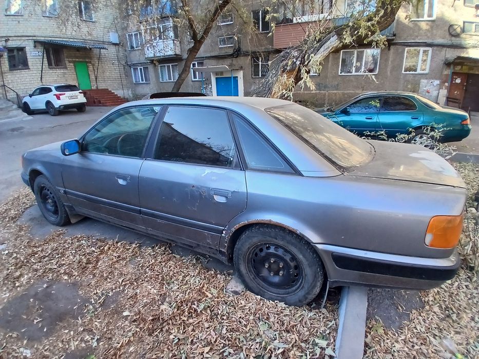 Продаю машину ауди 100