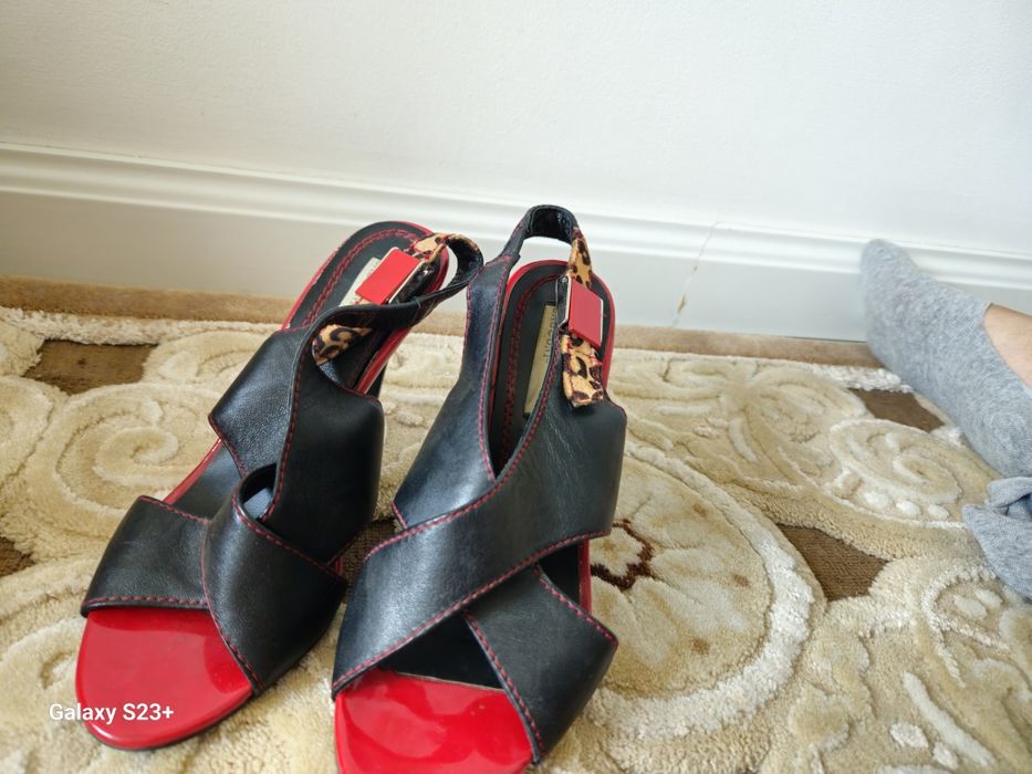 Продам босаножки