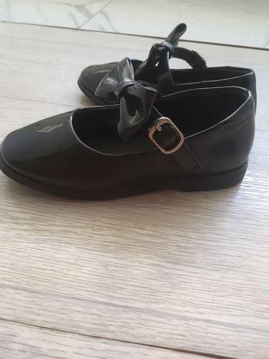 Продам детские туфли