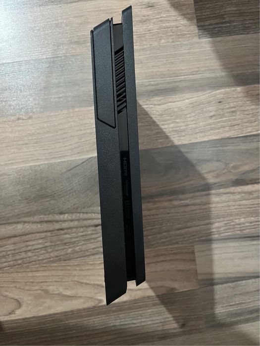 Vand ps4 1TB 2 manete 9 jocuri