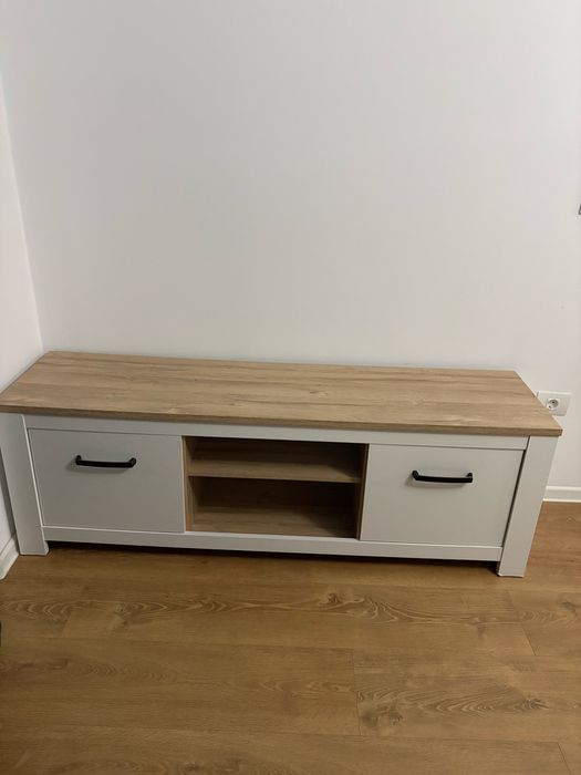 Vand mobila living, stare impecabila.