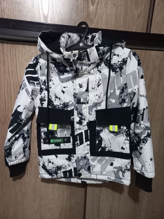 Курточка детская. В хорошем состоянии. Осень-Весна
Размер: 5-6-7 лет,