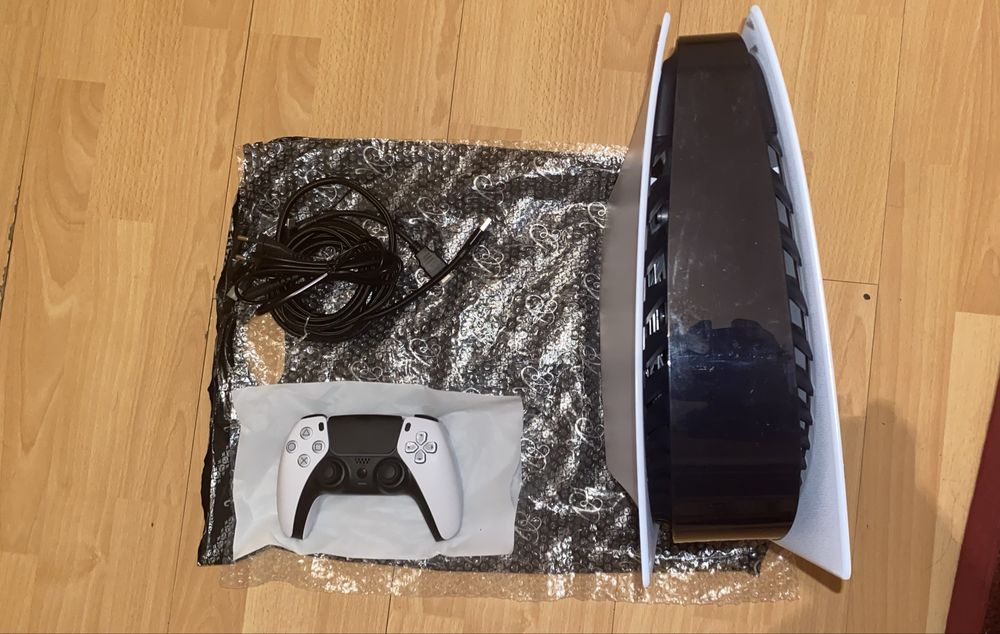 Плестейшн 5 3 игры 3 джостик