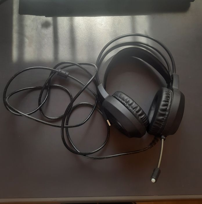 Vand casti de gaming noi