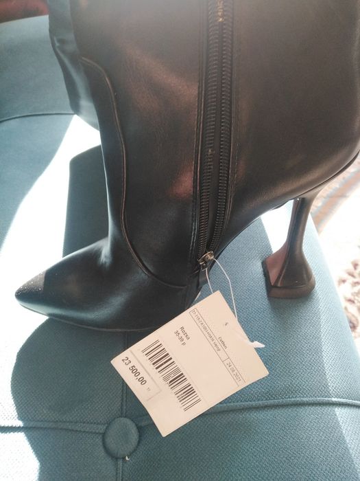 Продам новые сапоги женские