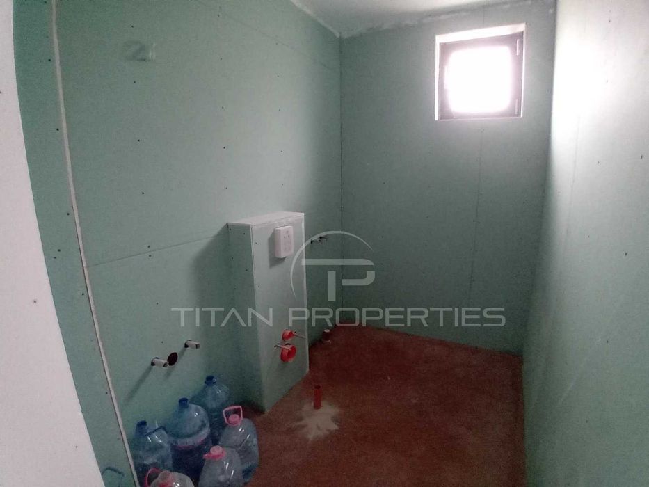 Продава се Къща в Пловдив, Остромила - 380 кв.м за 1048 €/кв.м - Снимка #12