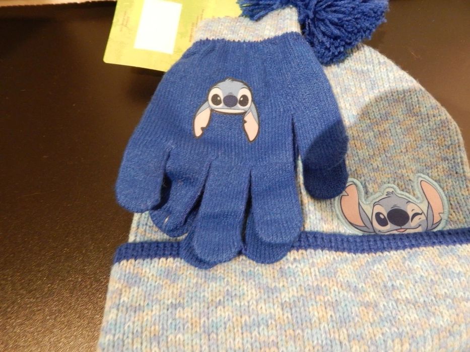 Детская шапка с перчатками