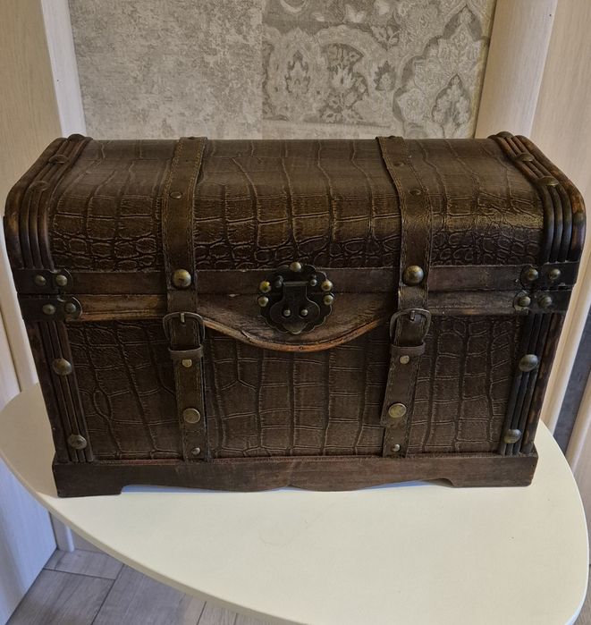 Сундук декоративный