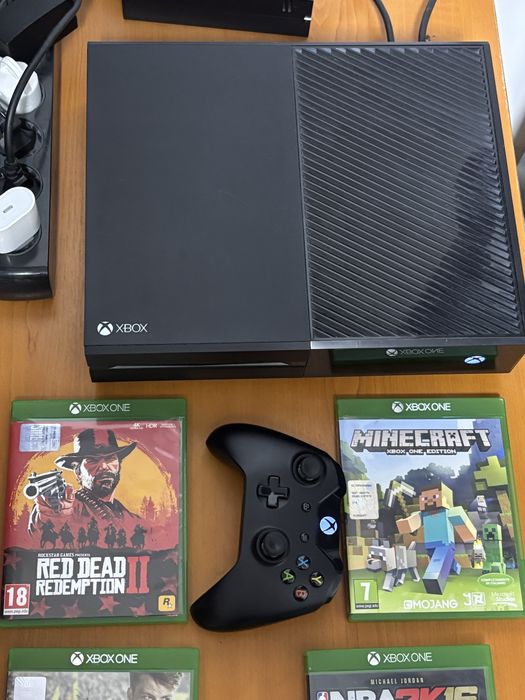 Vand Xbox One Phat 1tb o maneta 4 jocuri