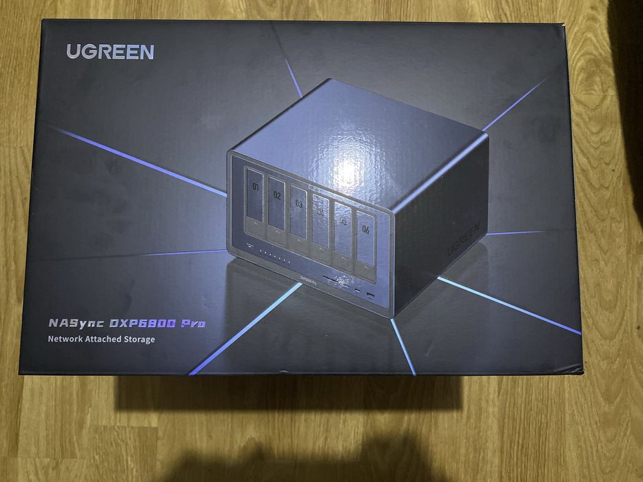 dispozitiv de stocare în rețea (NAS) UGREEN NASync DXP6800 Pro.