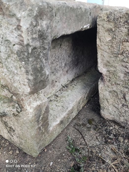 Каменни корита дялан камък