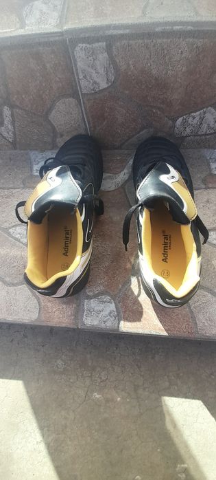 Adidasi Admiral Fotbal