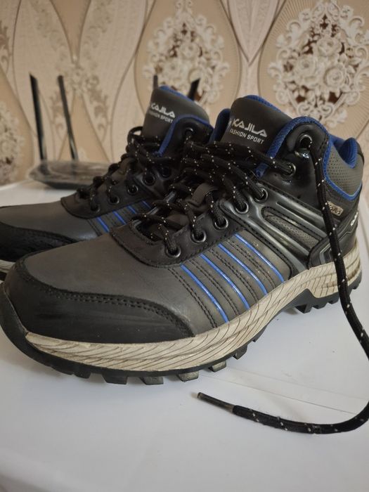 Ботинки зимние на мальчика.