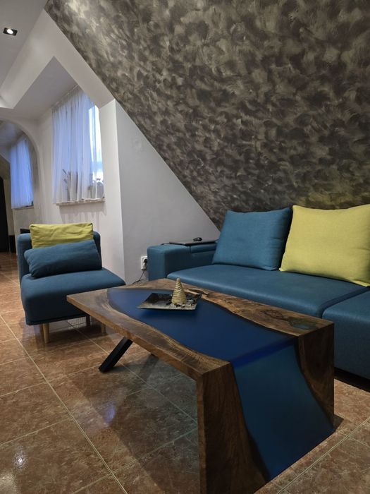 Трапезни и холни маси от масив и епоксидна смола