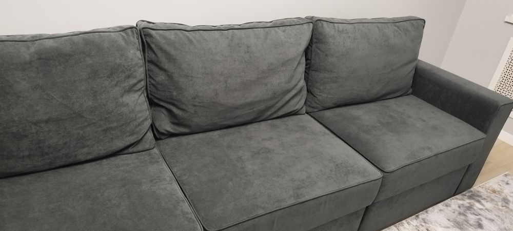 Диван для гостиной комнаты.