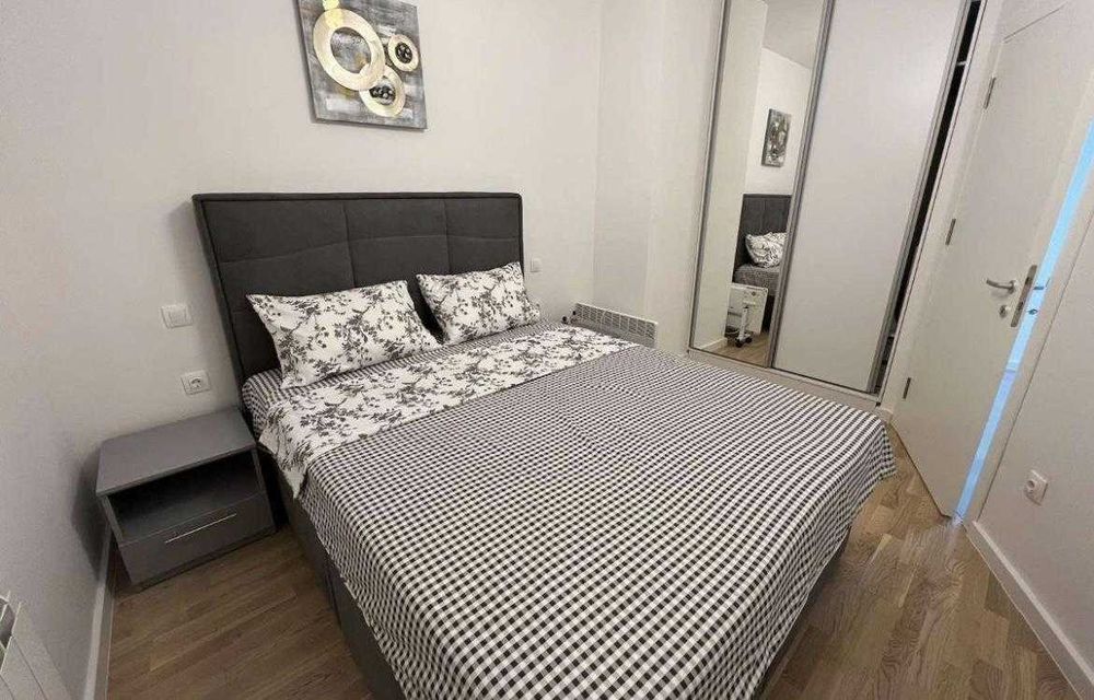 Дава се под наем Двустаен апартамент в Бургас, Лазур - 60 кв.м за 204 € - Снимка #1