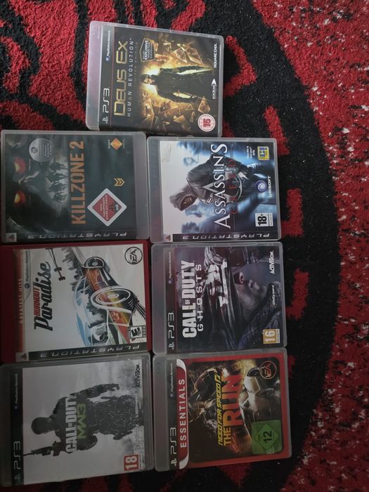 PS3 stare buna cu jocuri Fra manete  35 de lei este de cumpărat în rest are cabluri absolut tot sau 200 de lei fara jocuri