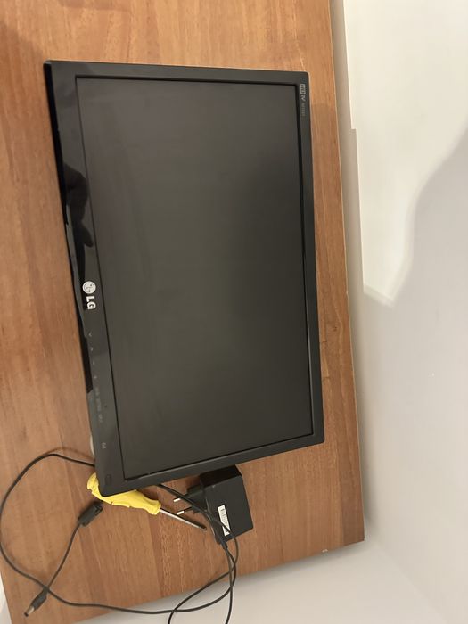Tv lct 18 inch    57 de centumetri