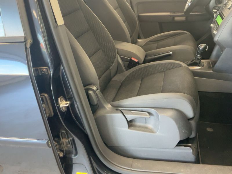 Volkswagen Touran 2.0 TDI Design Edition 2011