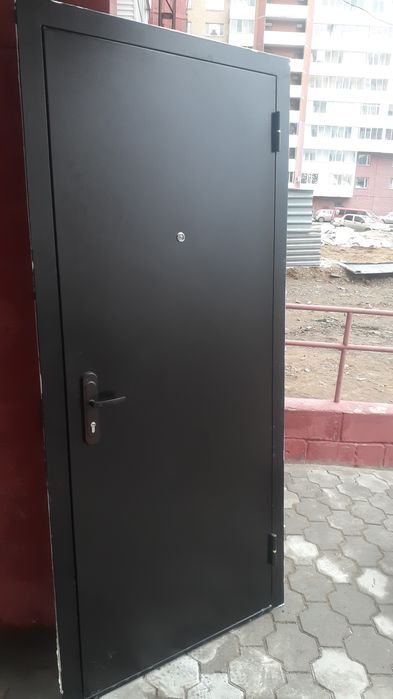 Продам двери входные