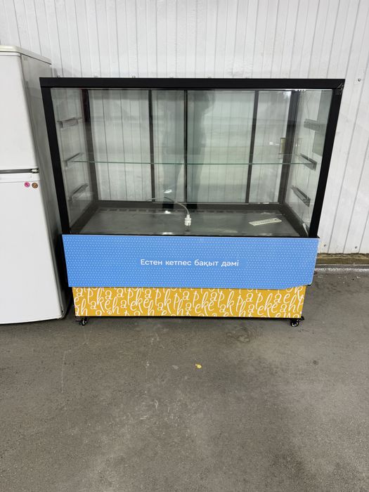 Кандитерски холодильник