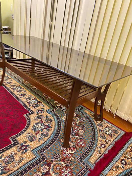 Stol sotiladi sifati a’lo darajadi