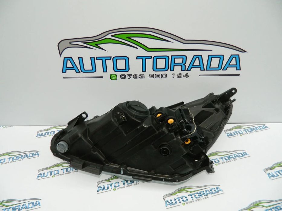 Faruri , Far stanga, Far dreapta Opel Corsa D Facelift an 2010 2011 2012 1013 2014 2015