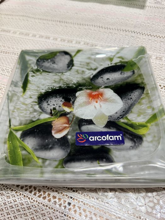 Тортовница с тарелками