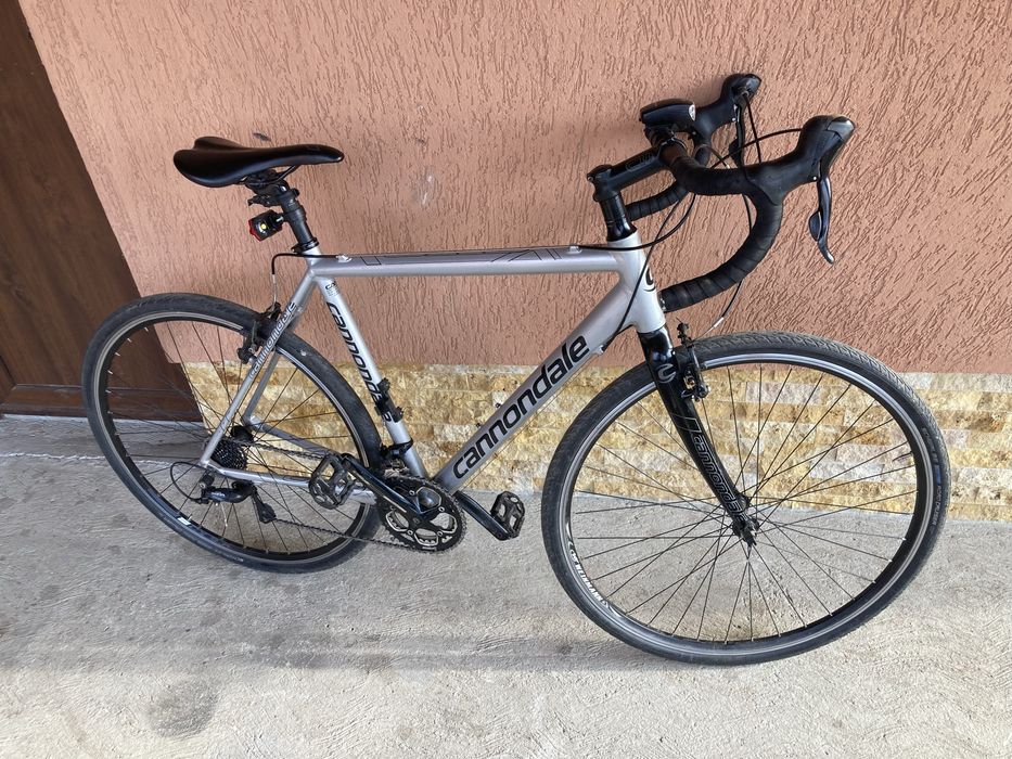 Cursiera Cannondale cu Cadru Aluminiu