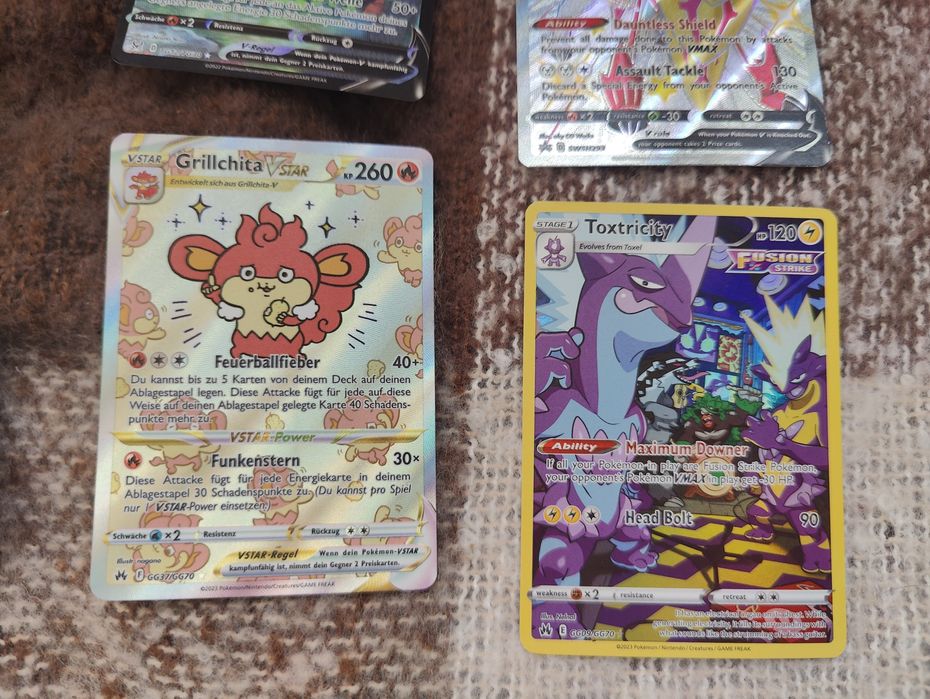 Pokemon TCG карти ETB и Booster Bundle комплект