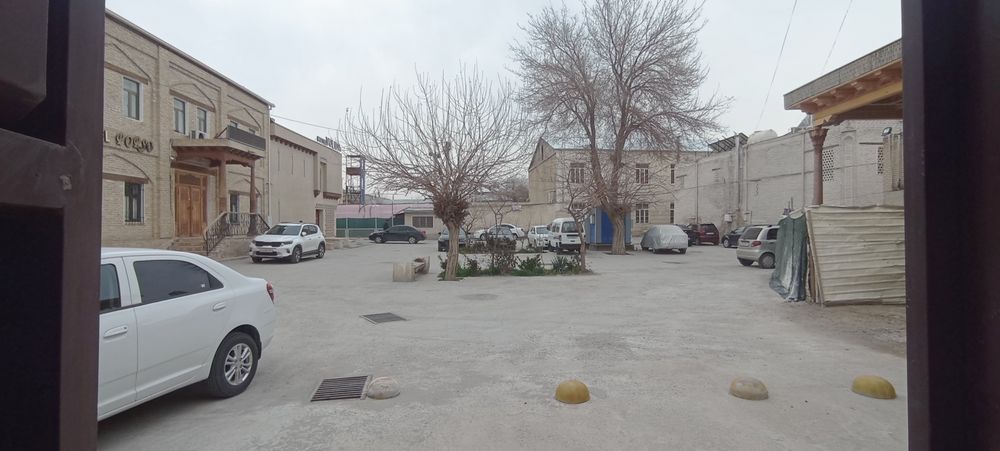 Eski shaharda hovli sotiladi Restoran mehmonxona  uchun qulay lokatsiy