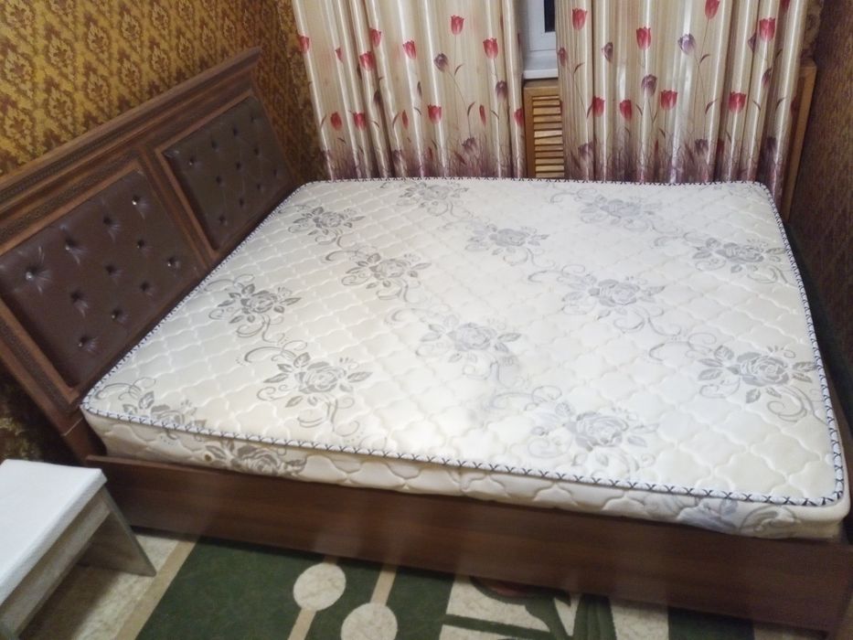 Двуспальная кровать