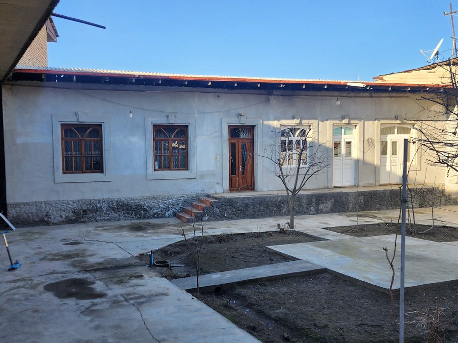 Уй сотилади ховли. Дом продаётся участок