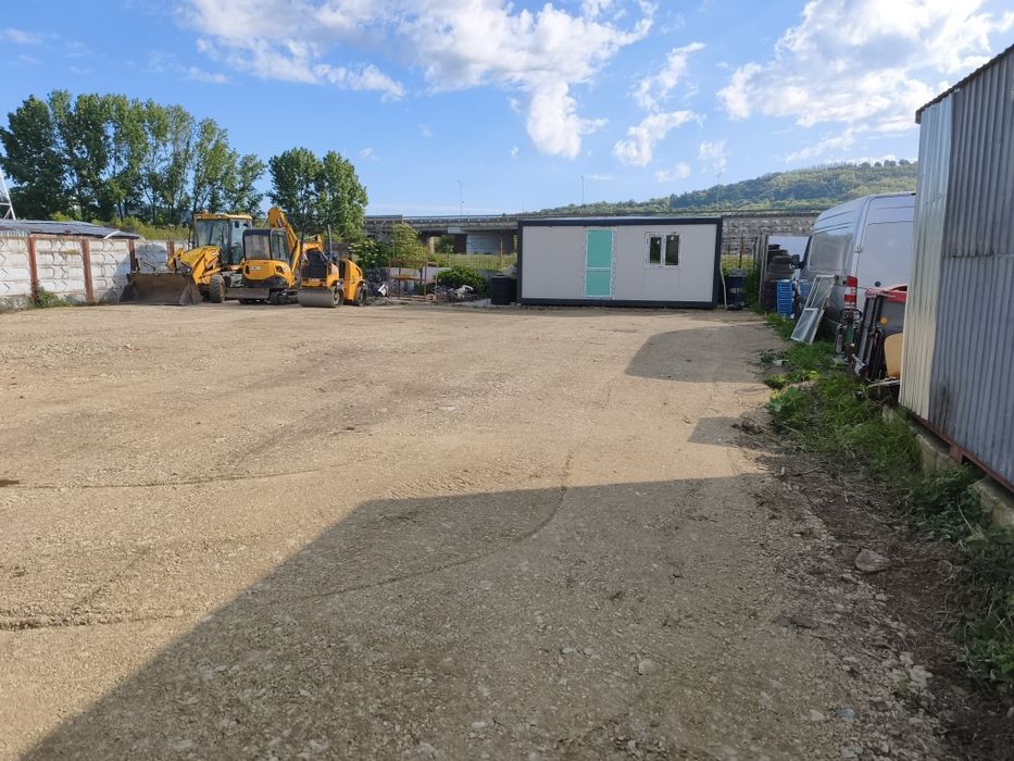 Închiriez 500mp teren