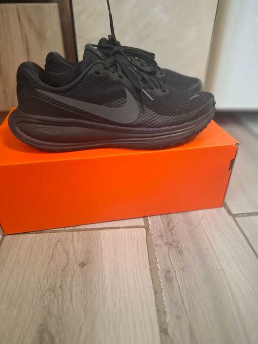 Дамски маратонки Nike Revolution