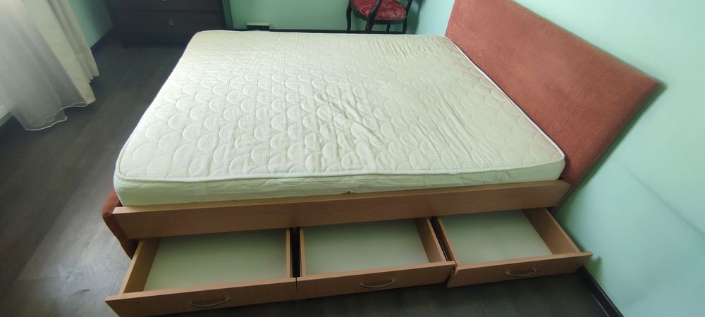 Продам двухспальную кровать