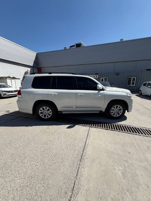 Toyota Land Cruiser 200. Zeekr 9X. Li 9. Denza N9. Kushandasi.