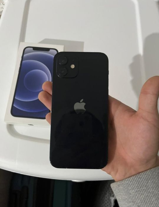 iPhone 12 black 5G iOS 18