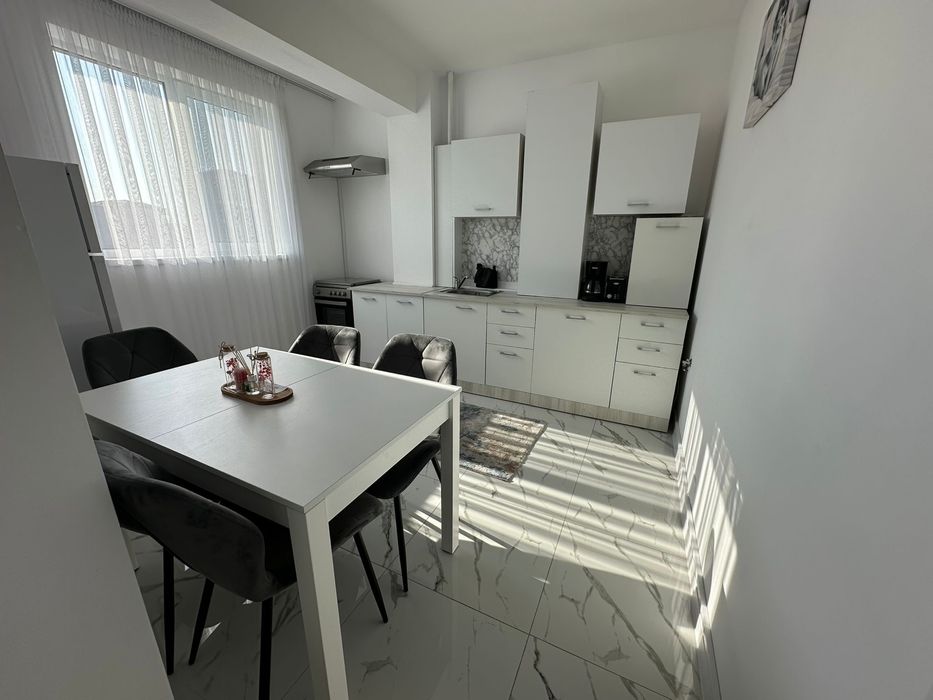 Inchiriez apartament  4 camere